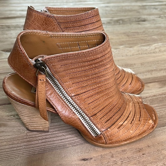 Paul Green Peep Toe Sandals. - Picture 3 of 9